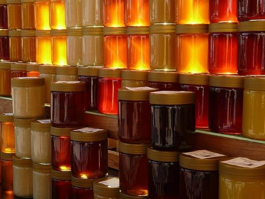 Honig Gläser beleuchtet Honig Gläser beleuchtet